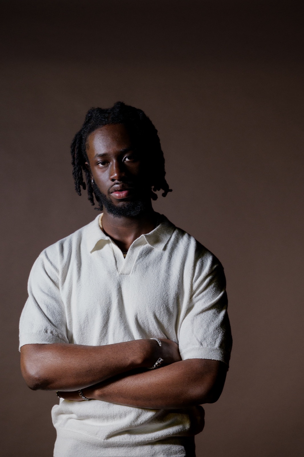 Studio editorial, cream polo